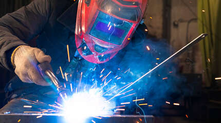 Послушание в слесарной мастерской