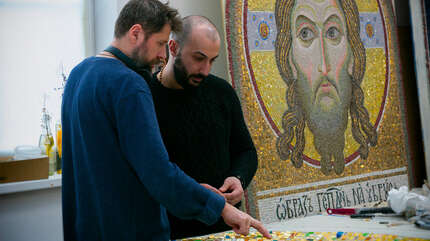 В мозаичной мастерской