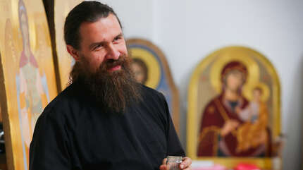 В монастырской иконописной мастерской