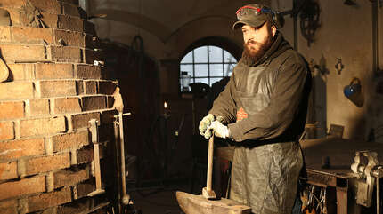 В монастырской кузнице