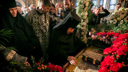 «Егда во гробе нове за всех положился еси…»