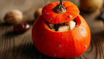 Тыква, запеченная с сухофруктами