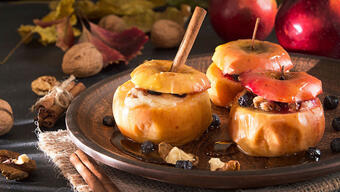 Запеченные яблоки в духовке