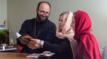 «Когда читаешь книгу о святом, он молится о тебе»