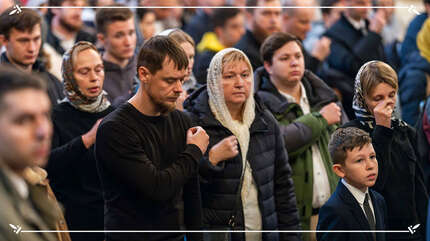 Почему у нас мужчины и женщины в храме не разделены, как у мусульман?