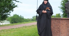 монахиня с георгиевской ленточкой