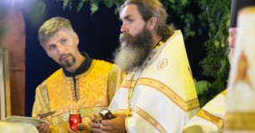 священник и пономарь