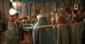 собор священников вокруг престола