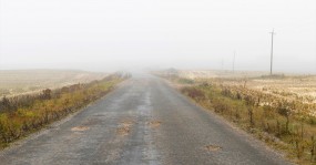 дорога уходящая вдаль туман