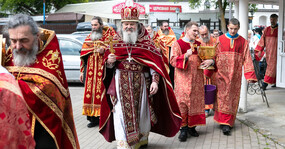 крестный ход в монастыре