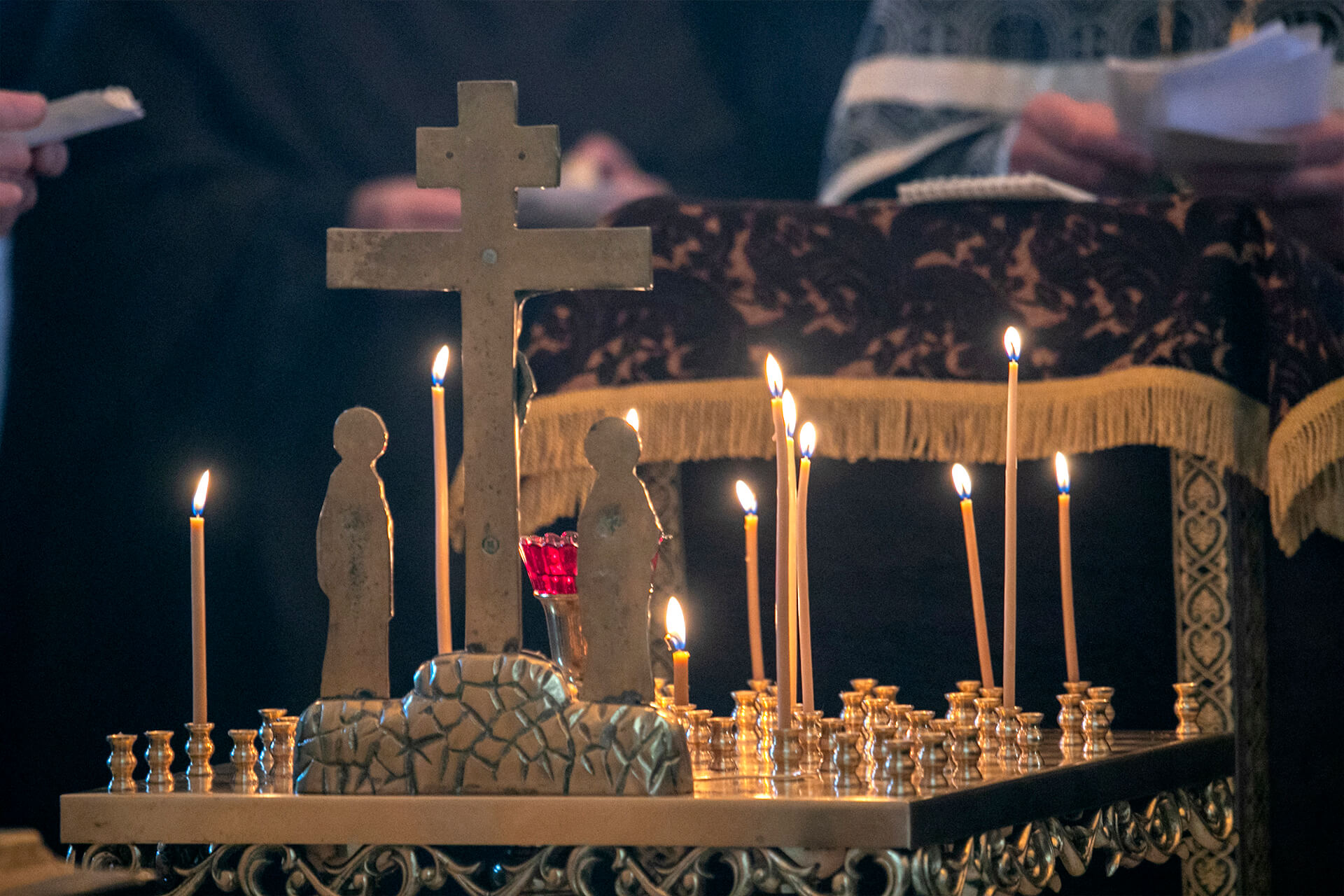 День памяти 40 мучеников 2024. 40 Мучеников Севастийских Тбилиси. Сорок мучеников Севастийских богослужение. Украшенные живыми цветами иконы 40 Севастийских мучеников. День памяти 40 мучеников картинки поздравления.