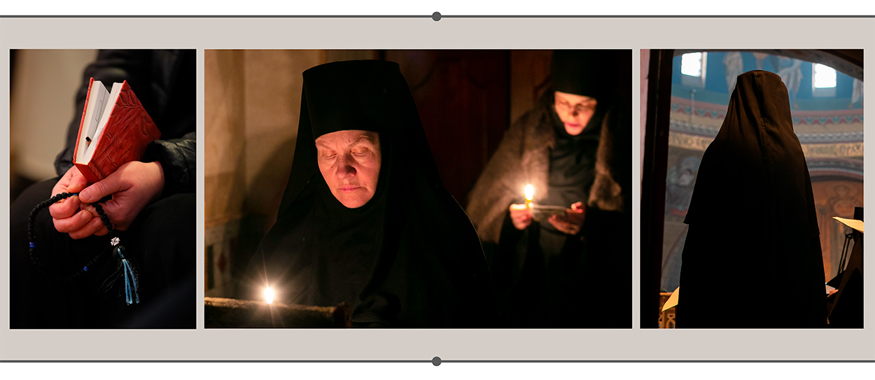 монахини за молитвой