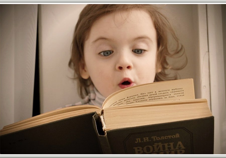 Чтецы стихов видео. Дети читают стихи. Эмоции от прочтения книги. Ребенок читает стихотворение. Дети не любят читать книги.