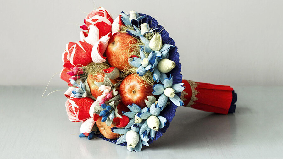 Новогодние букеты из конфет, цветов и фруктов своими руками советы флористов