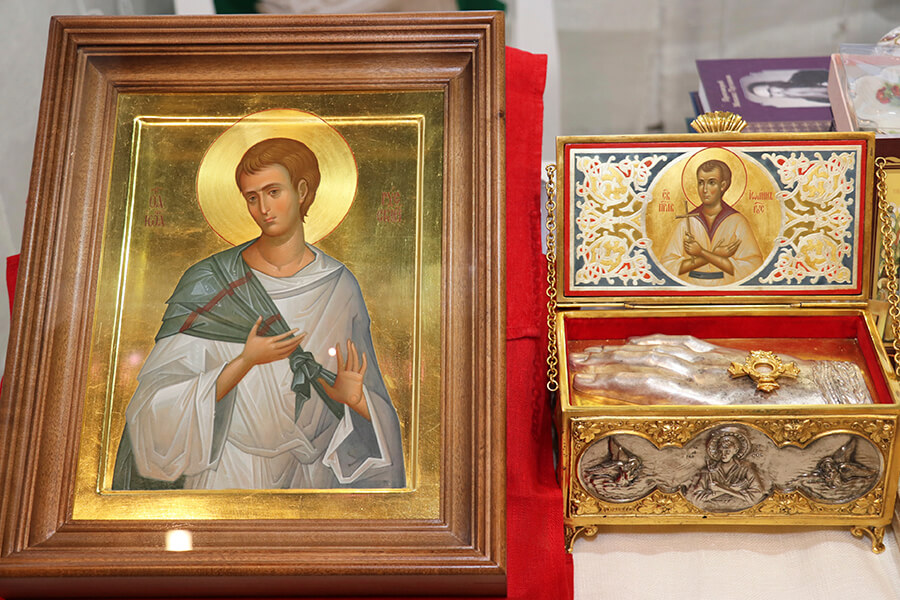 икона и мощи святого Иоанна Русского