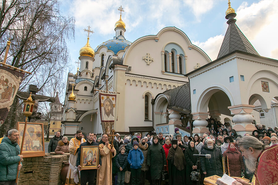 молебен