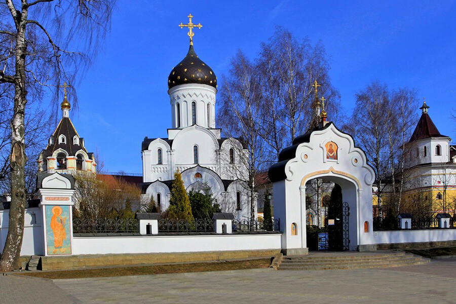 вход на территорию монастыря