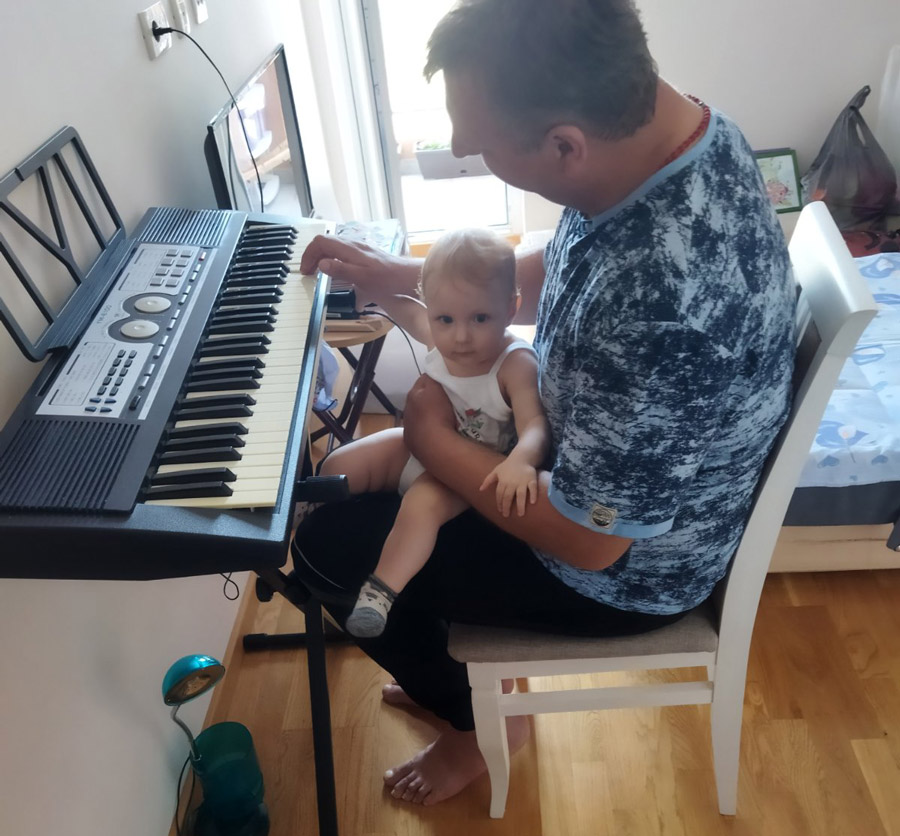 клавиши папа с ребенком