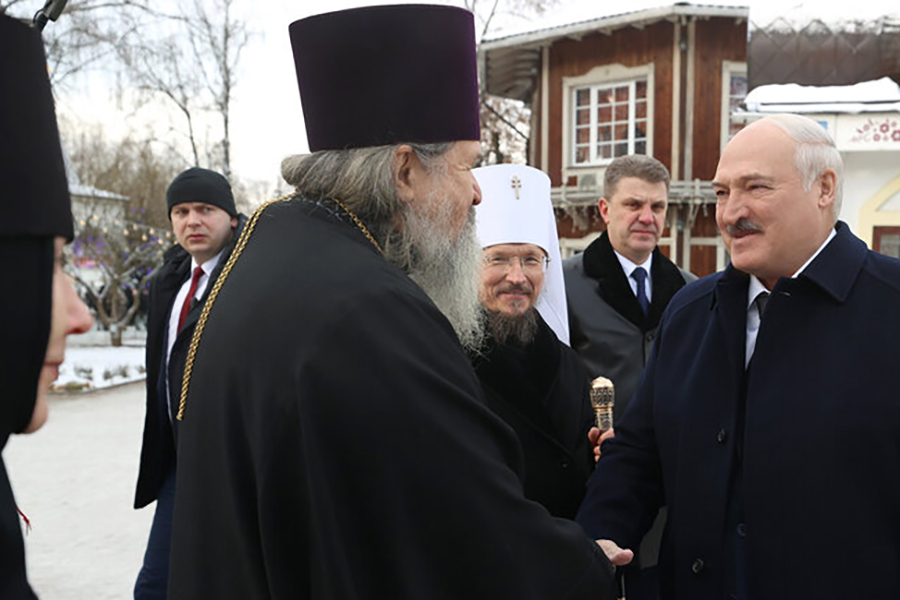 протоиерей АНдрей Лемешонок и президент Беларуси Александр Лукашенко