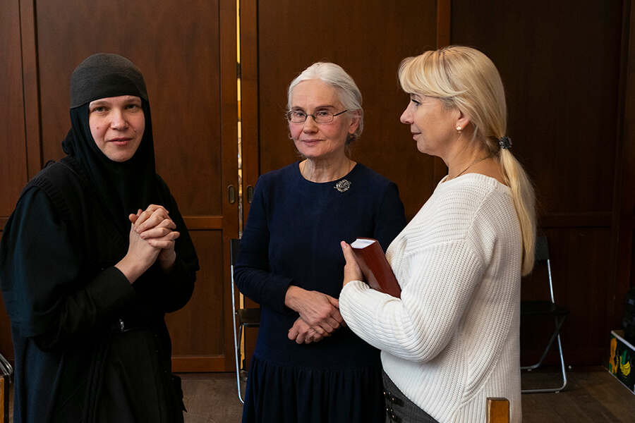 монахиня ольга с учителями