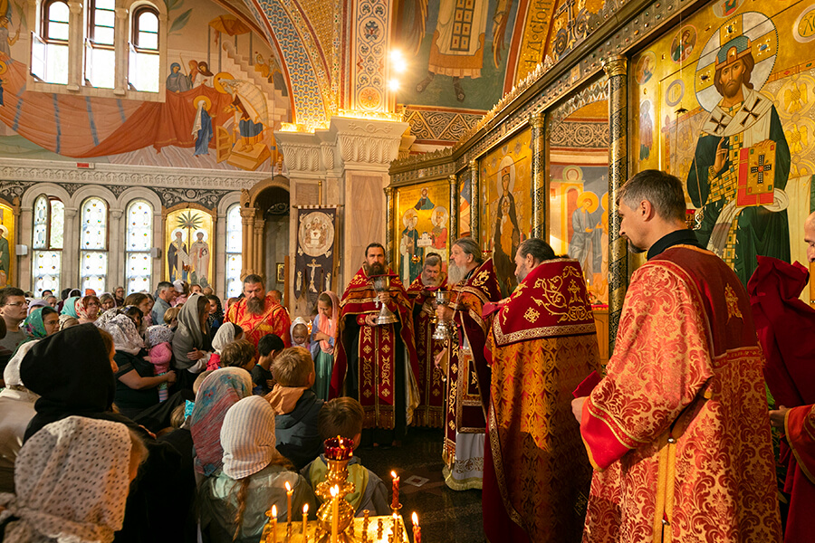 богослужение в день царственных страстотерпцев