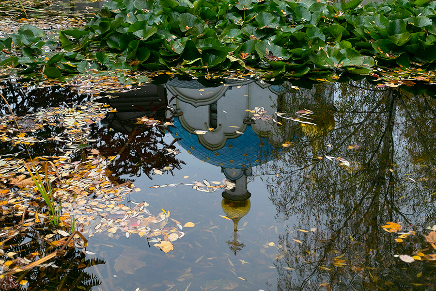 отражение храма в воде
