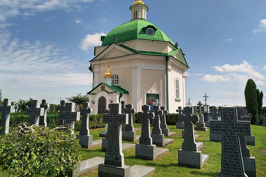монастырское кладбище