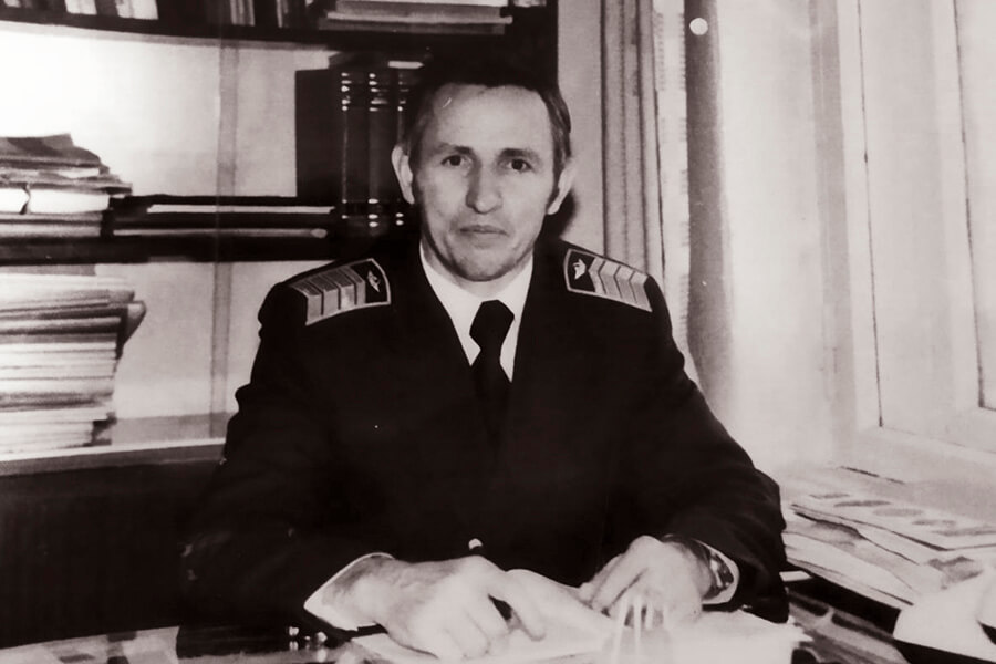Паршин Александр Васильевич в своем кабинете 