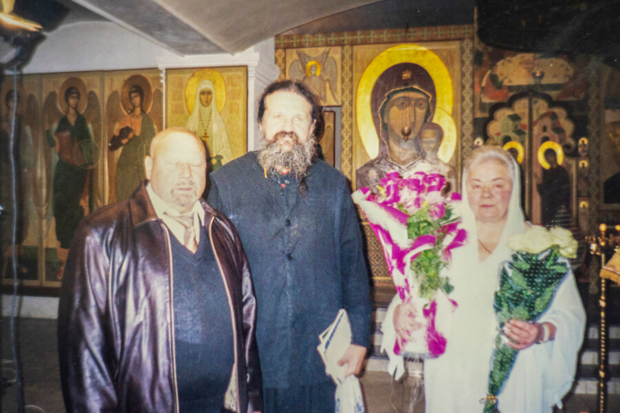 протоиерей Андрей Лемешонок с пожилой парой