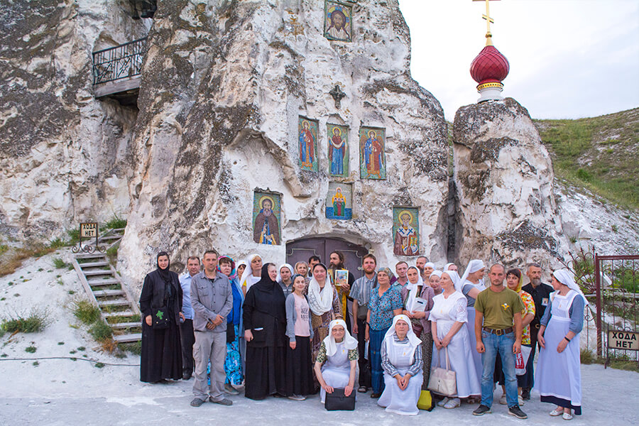 сестры Свято-Елисаветинского монастыря в паломничестве 
