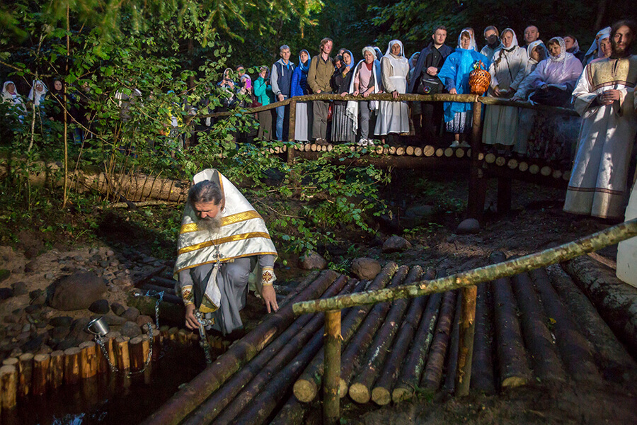 освящение воды в источнике