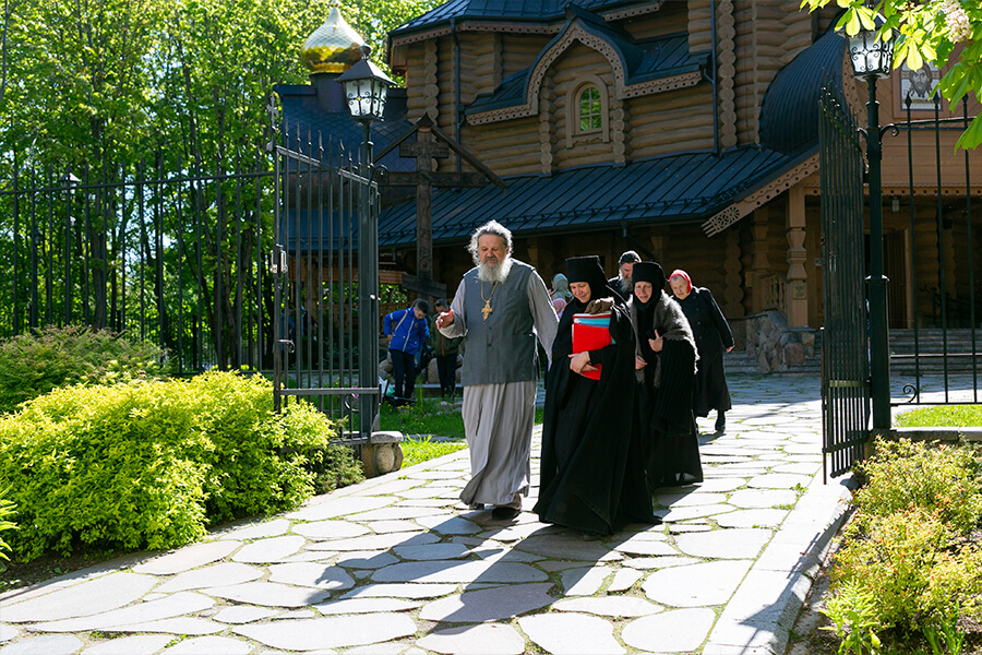 духовник свято-елисаветинского монастыря