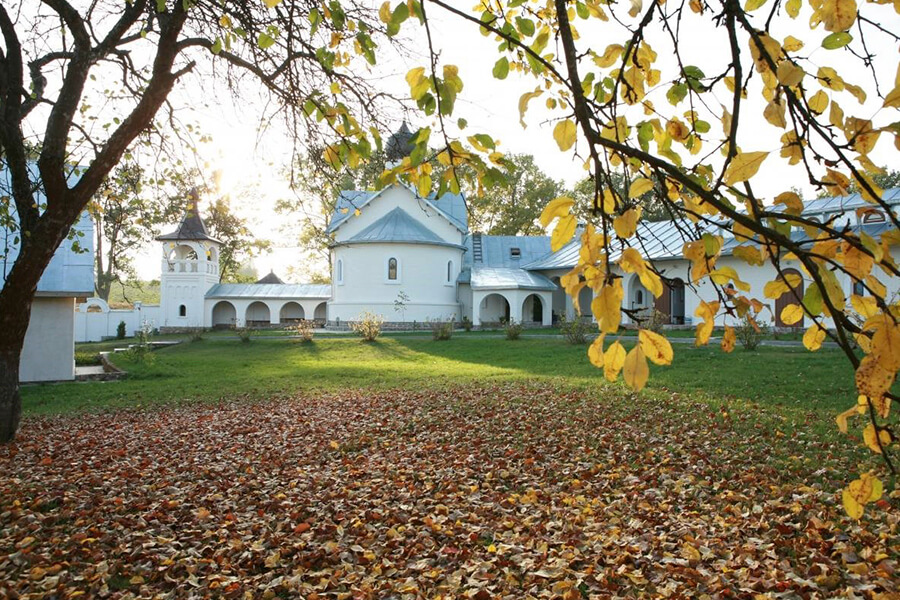 дворик монастыря