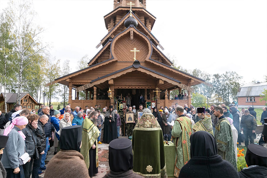 деревянный храм на женском подворье