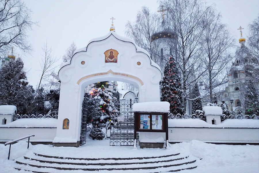 вход в монастырь