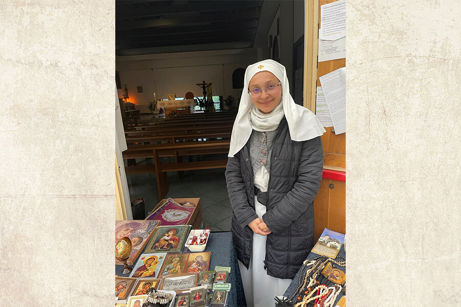 сестра на православной выставке в италии