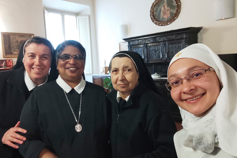 монахини и наша сестра