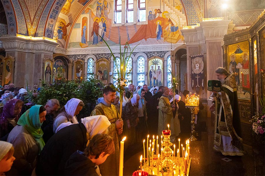 на праздничном богослужении