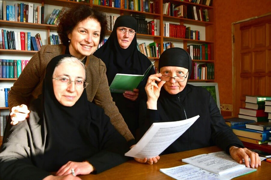 сестры монастыря
