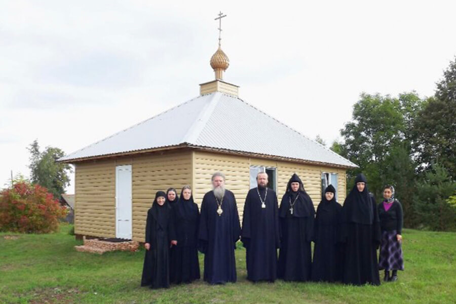 священники и монахини