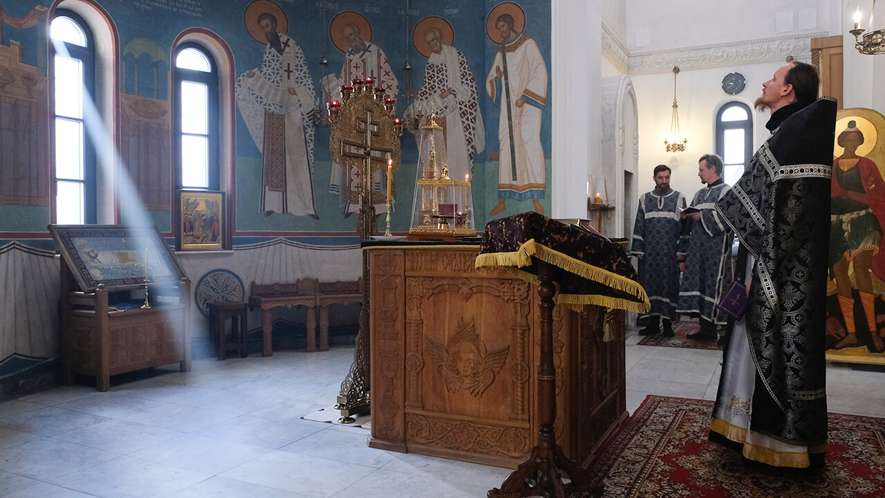 священник свято-елисаветинского монастыря