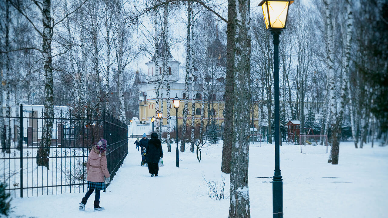 монастырь зимой