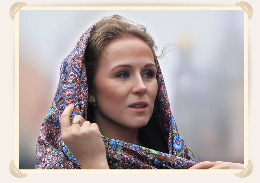 женщина в платке