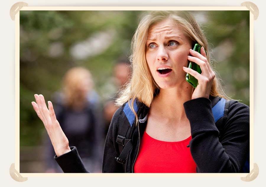 девушка с телефоном