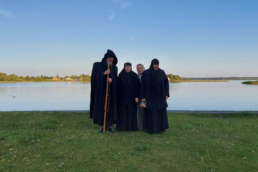 монашествующие