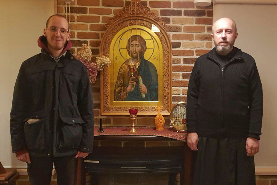 рядом с иконой