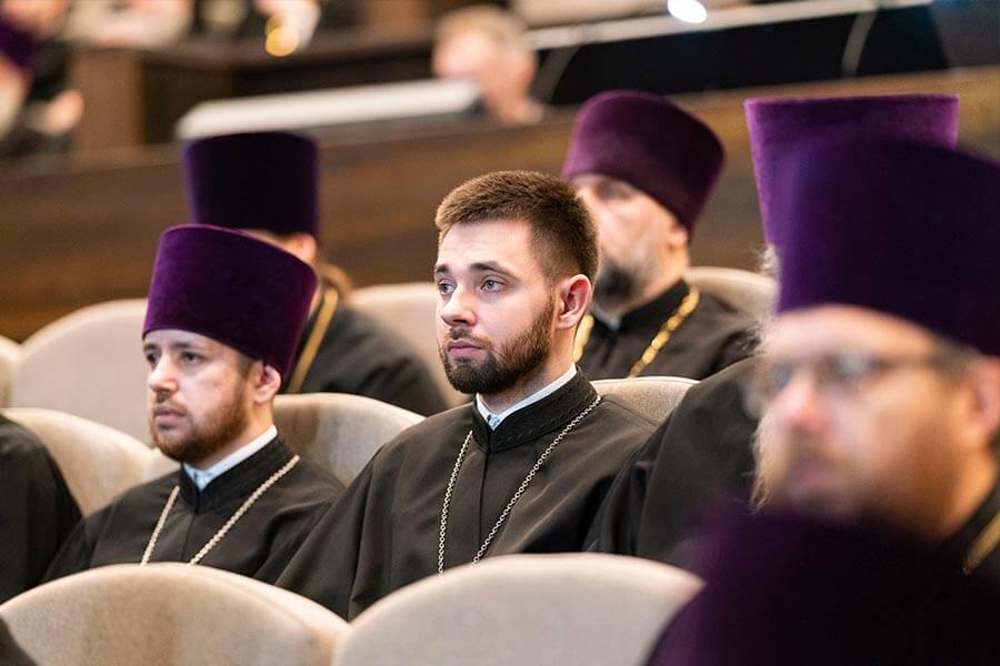 молодые священники