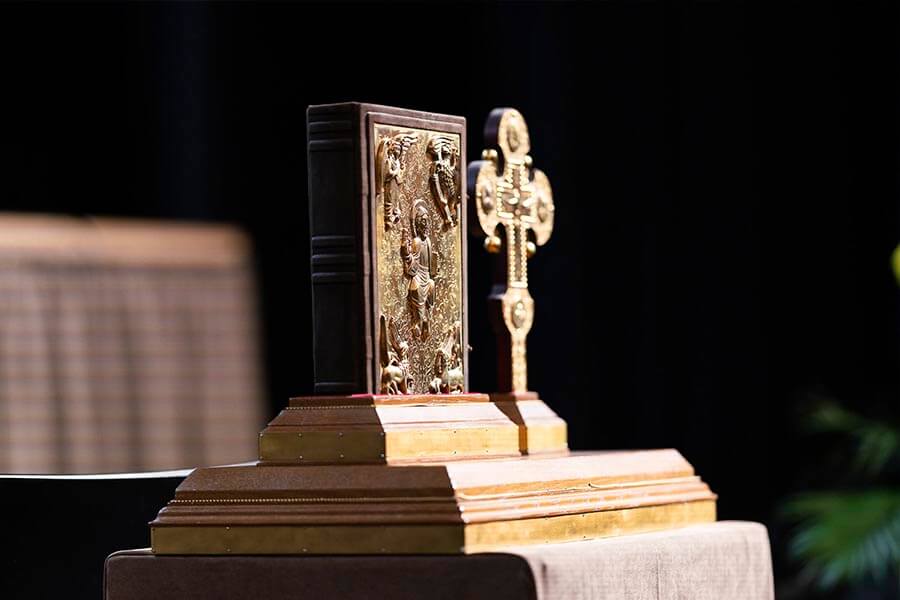 евангелие и крест