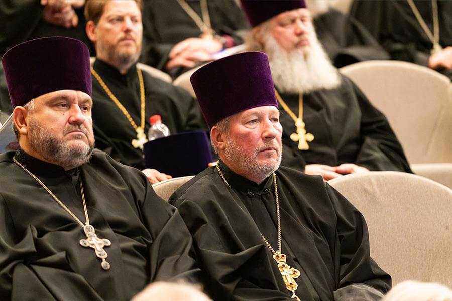 два священника