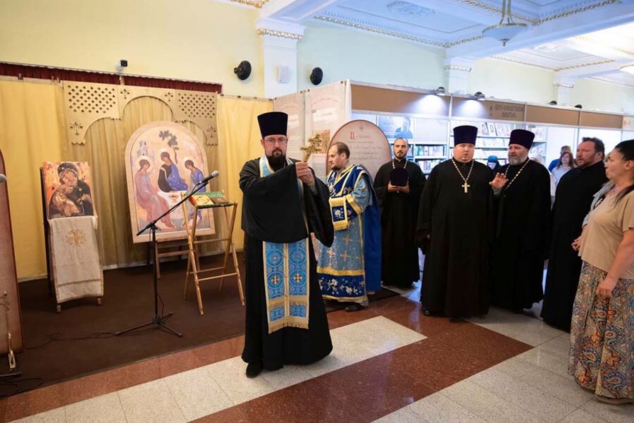 благословение на открытие выставки